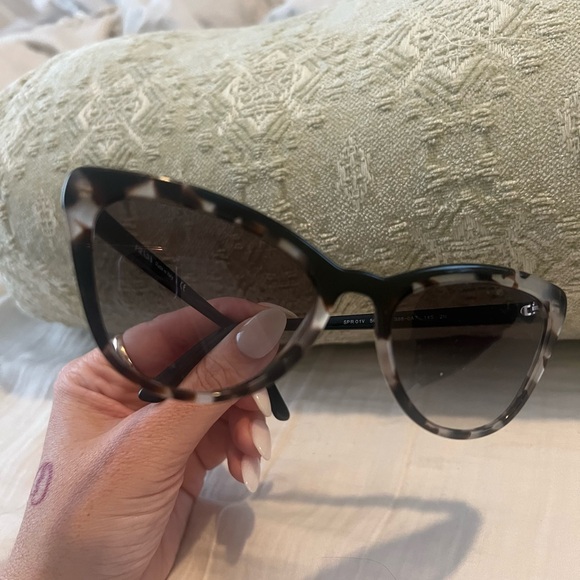 PRADA CATWALK SUNNIES - Picture 3 of 9